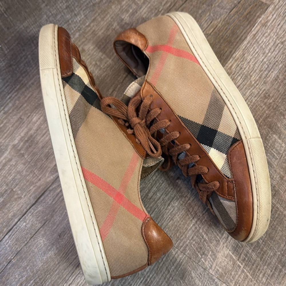 Burberry Sneakers - Picture 9 of 10